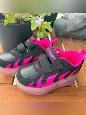 Skate Shoes Kids Black & Hot Pink Light-Sneakers 10.5c